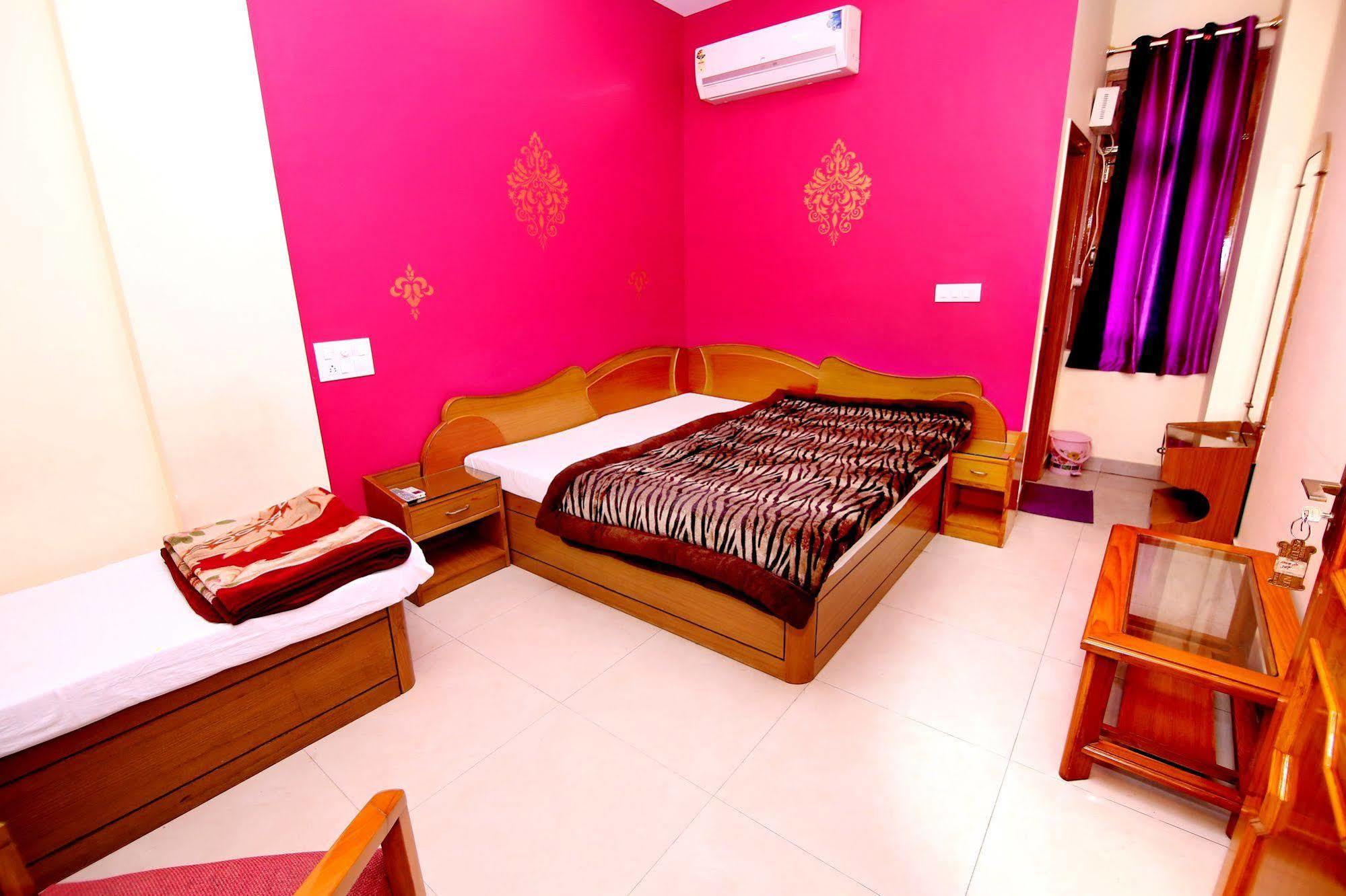 Hotel Sunshine Haridwār Esterno foto
