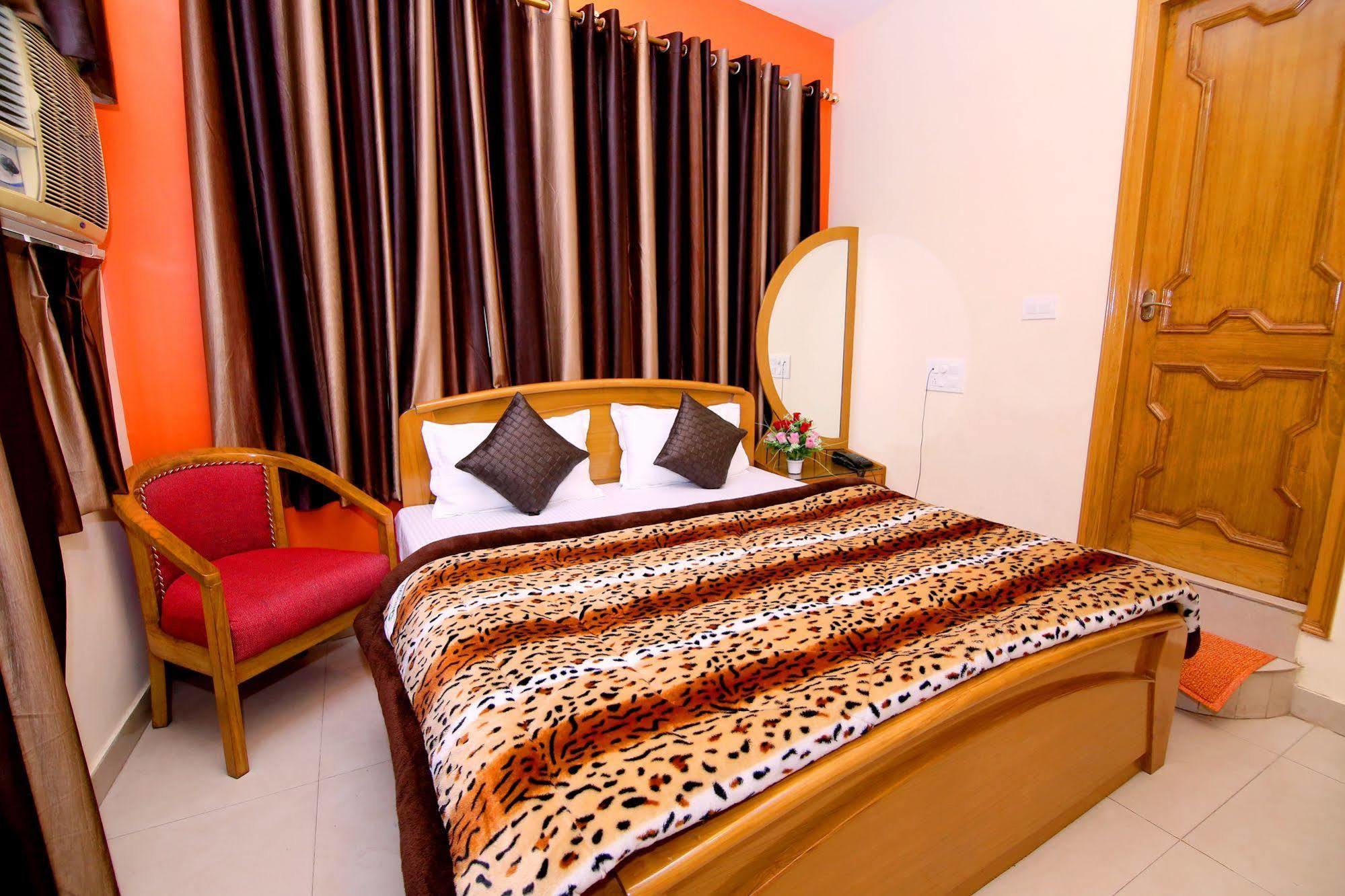 Hotel Sunshine Haridwār Esterno foto
