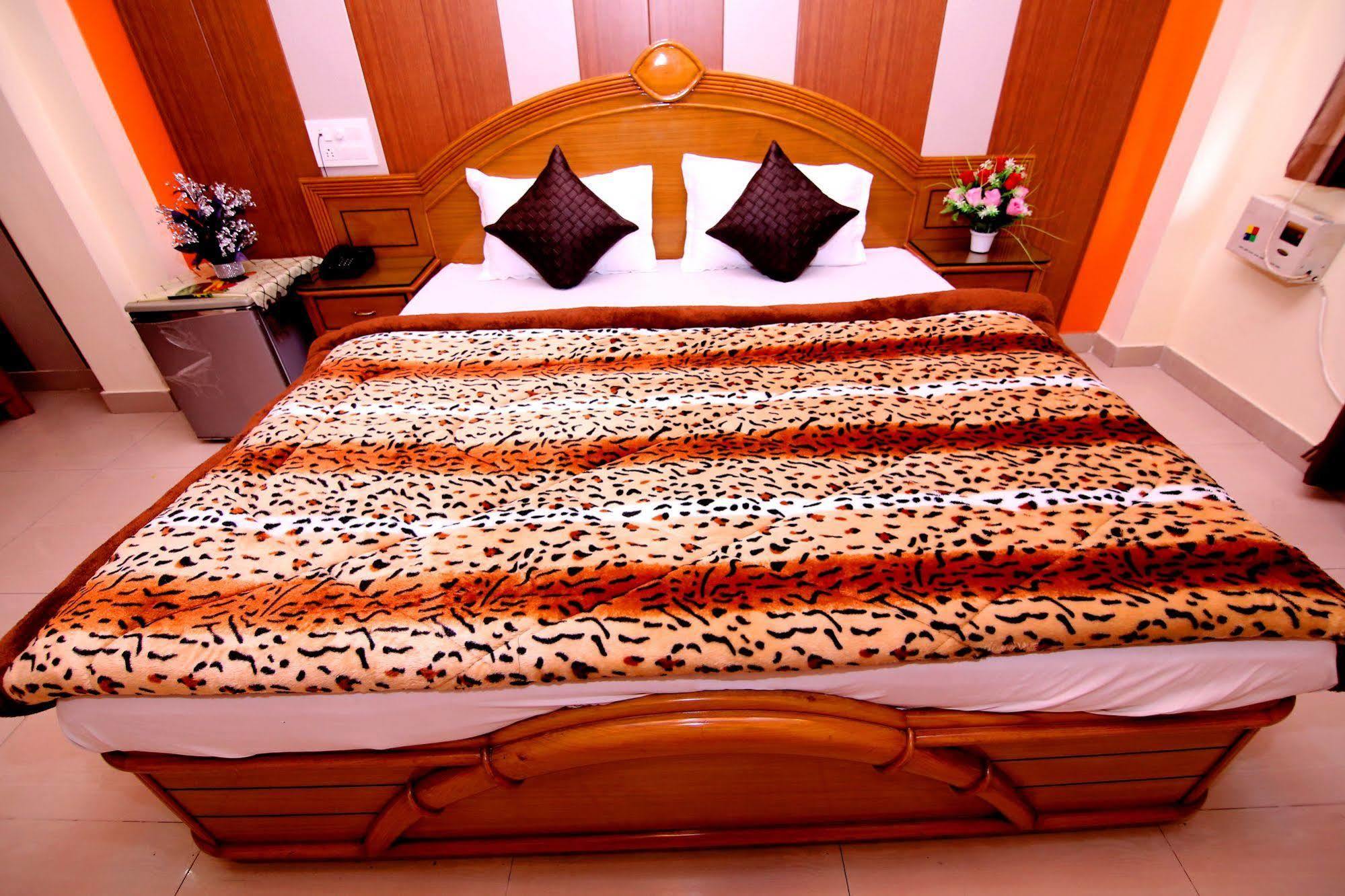 Hotel Sunshine Haridwār Esterno foto