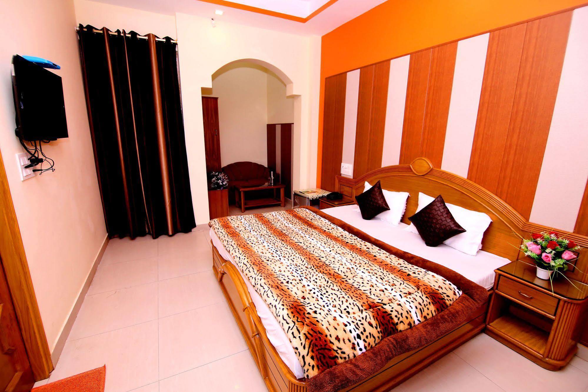 Hotel Sunshine Haridwār Esterno foto