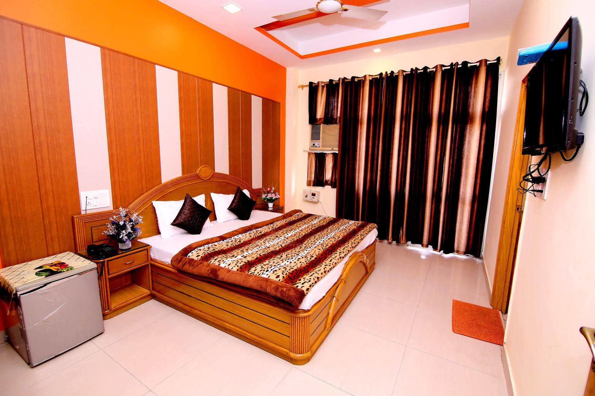 Hotel Sunshine Haridwār Esterno foto
